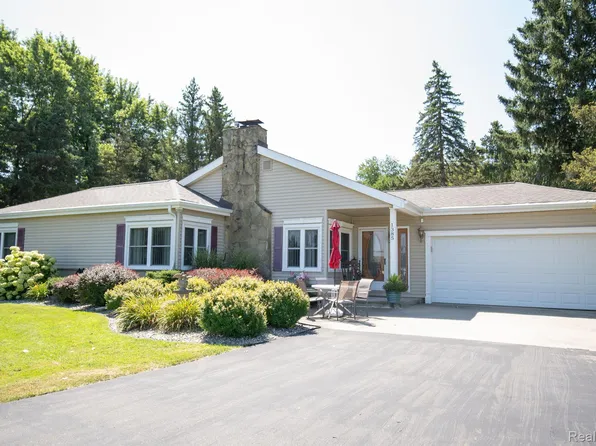 1385 W Vienna Rd, Clio, MI 48420