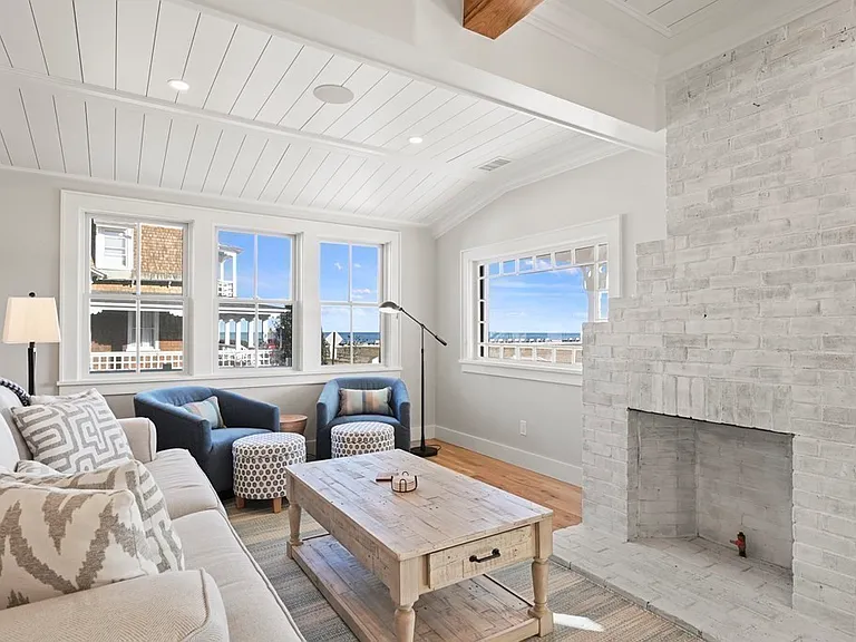 9 Tuckernuck Ave — Photo 4