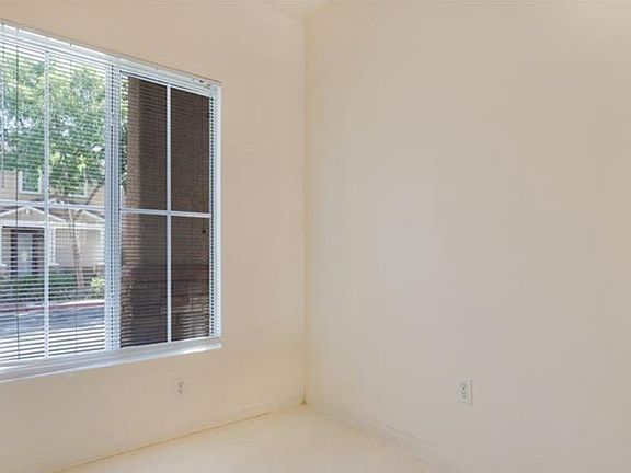 4th image of 8285 Golden Flowers St