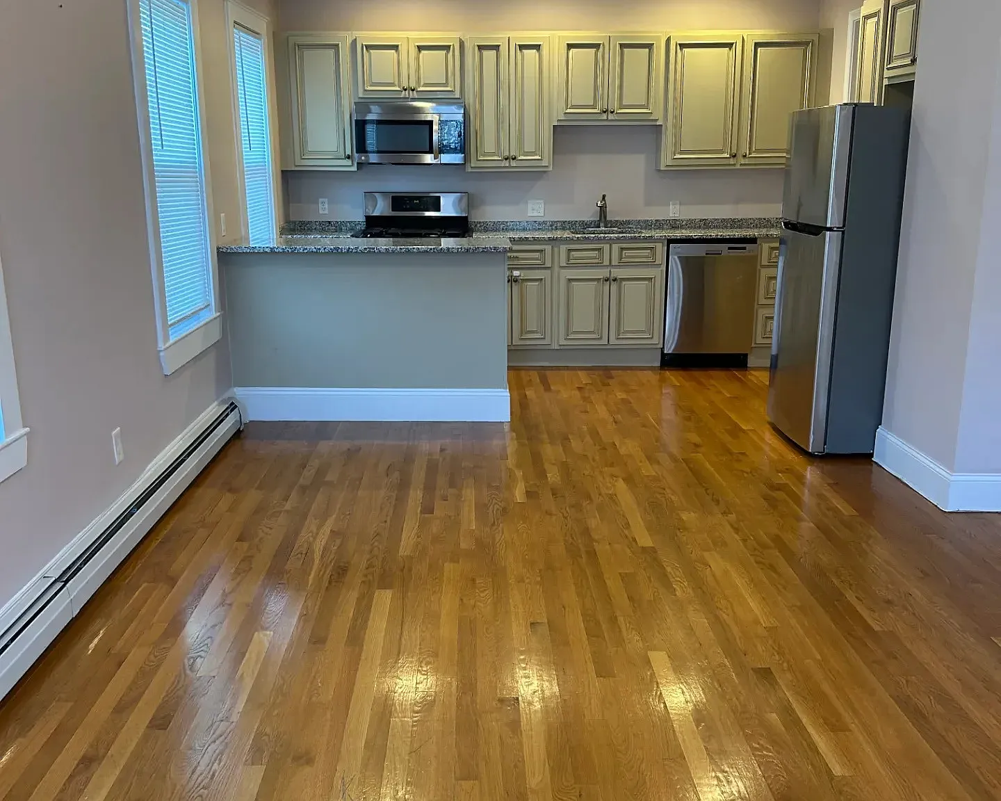 2 bed, 900 sqft, $3,000 — Photo 1