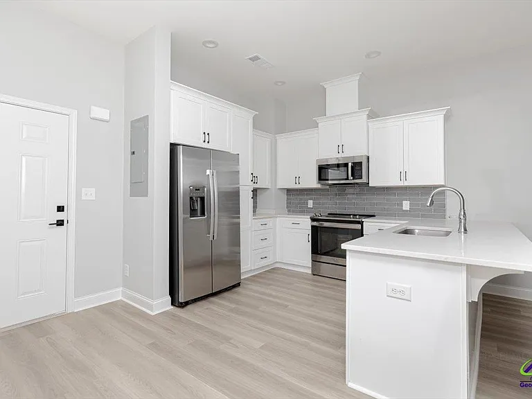 1013 Northside Dr — Photo 46