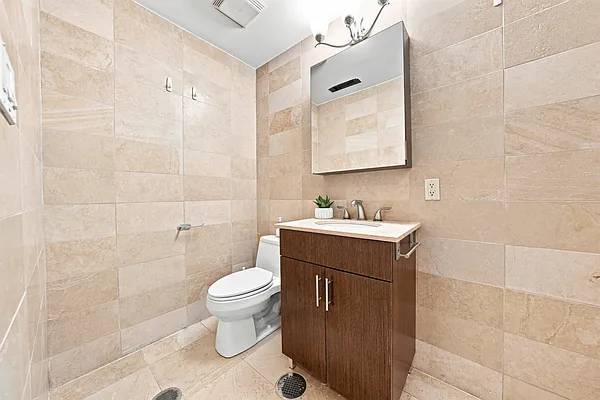 Bathroom, photo 1