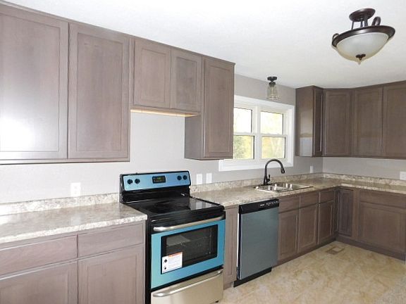 3rd image of 1603 Seifert Dr