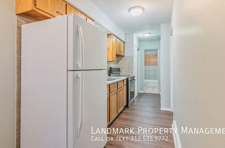 440 W Division St — Photo 4