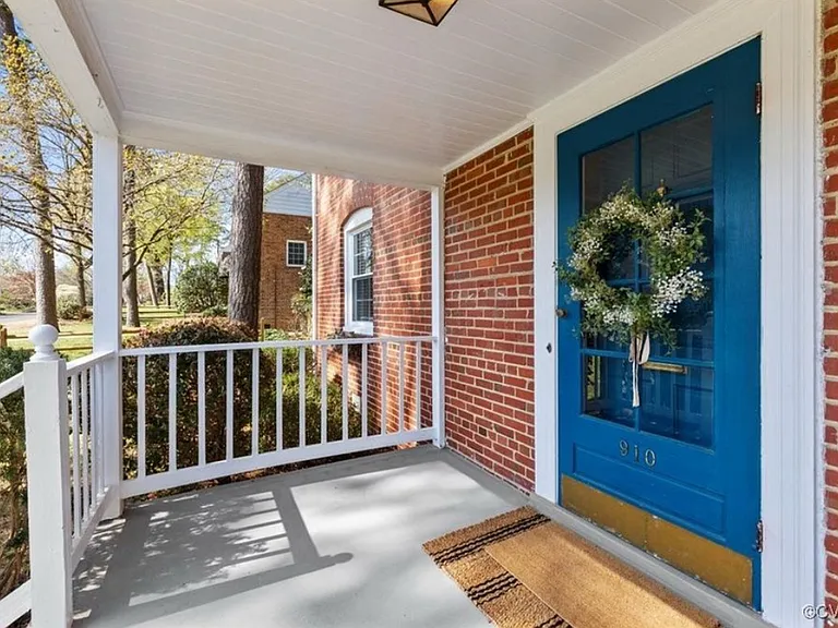 910 Orchard Rd — Photo 4