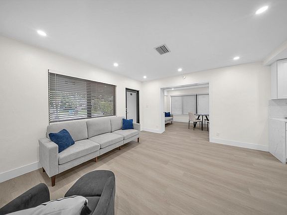4th image of 381 NE 43rd Court