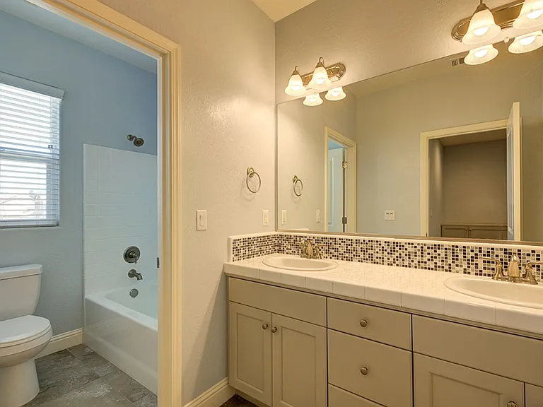 1148 Cordova Ave — Photo 16