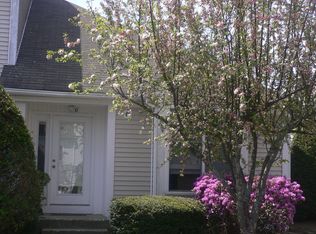16 Salem Pl, Amherst, MA 01002