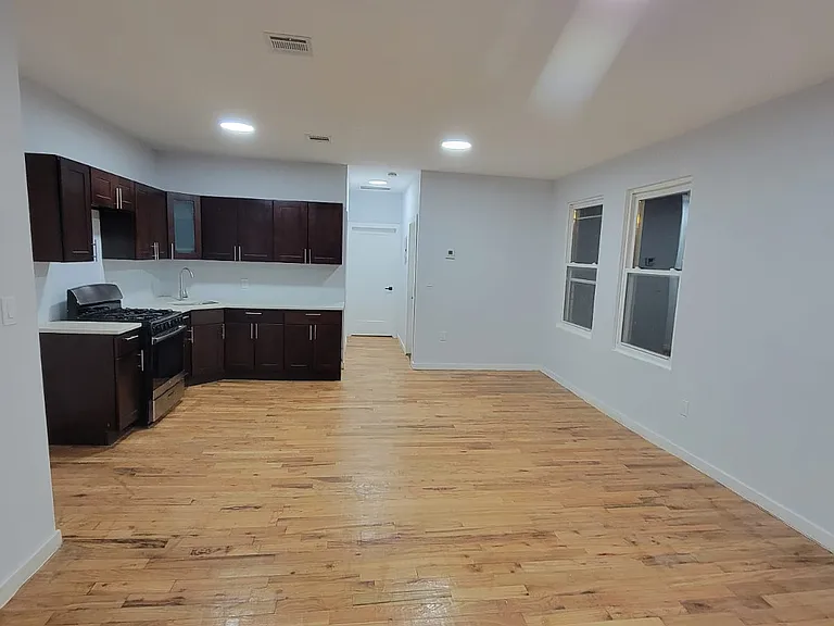 379 S 20th St #B — Photo 10
