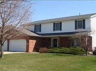 906 Durham Dr, Bloomington, IL 61704