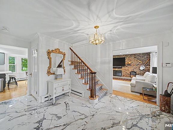 3rd image of 10 Marcotte Ln