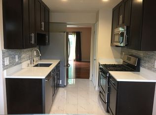 3 Cactus Ct, Edison, NJ 08820