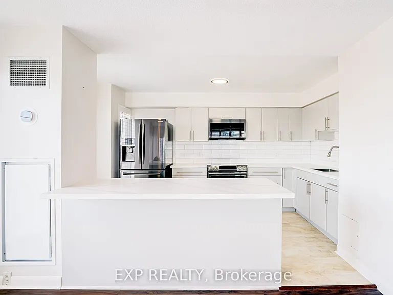 210 Victoria St #Penthouse 09 — Photo 17