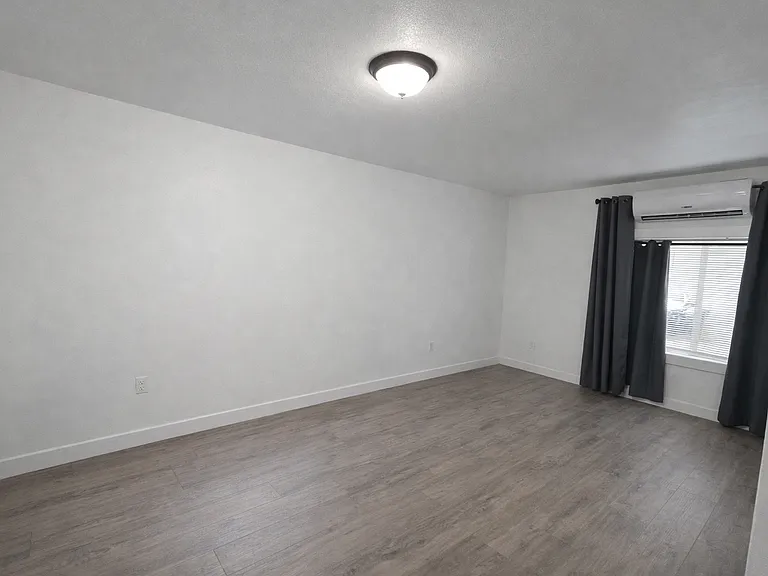 2708 N Depot St — Photo 8