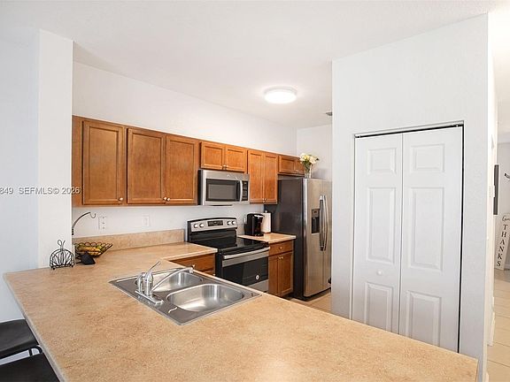 4th image of 132 SE 28th Pl
