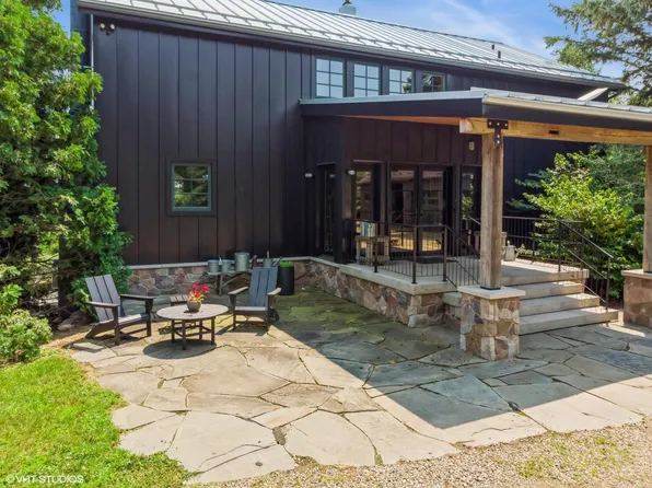 12801 Hills Rd, Buchanan, MI 49107