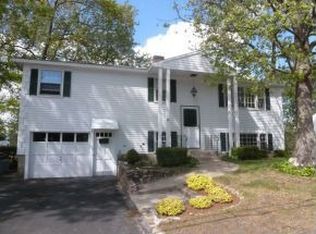 80 Cranwell Dr, Manchester, NH 03109