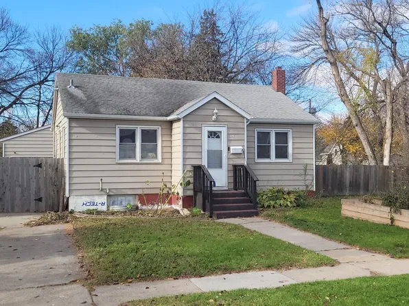 319 16th St N, Moorhead, MN 56560