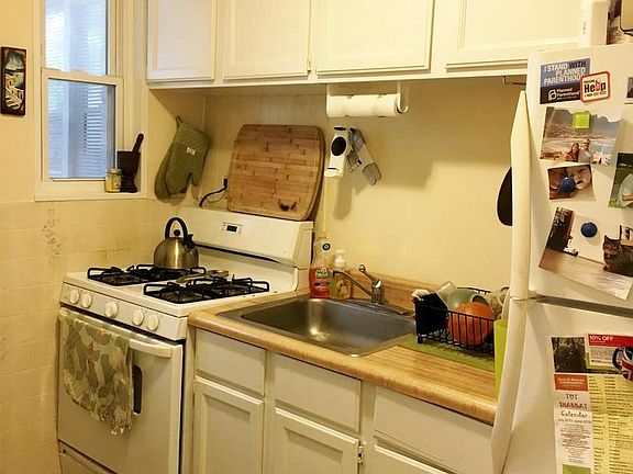 3rd image of 604 S Henry St