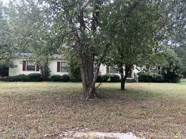 2908 Lois Cir, Eastover, NC 28312