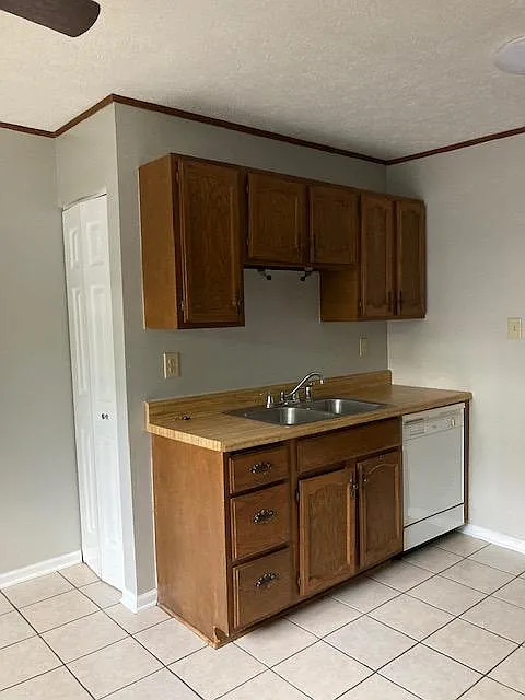 3 bed, 1.5 bath, 1287 sqft, $1,800 — Photo 4