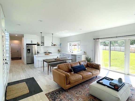 5th image of 9356 Robinwood Dr