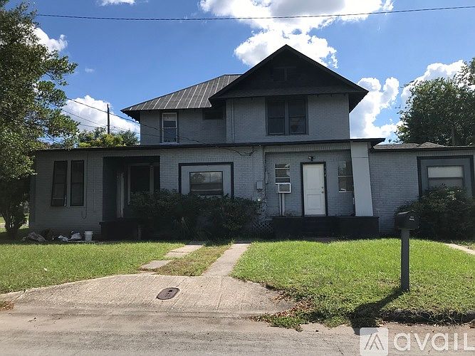 1st image of 704 W Magnolia St