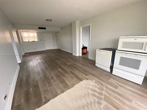 3rd image of 447 NE 195th St APT 314