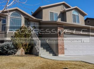 828 W Willow Brook Ln, Pleasant View, UT 84404