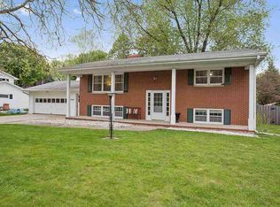 1628 Birchwood Dr, Green Bay, WI 54304