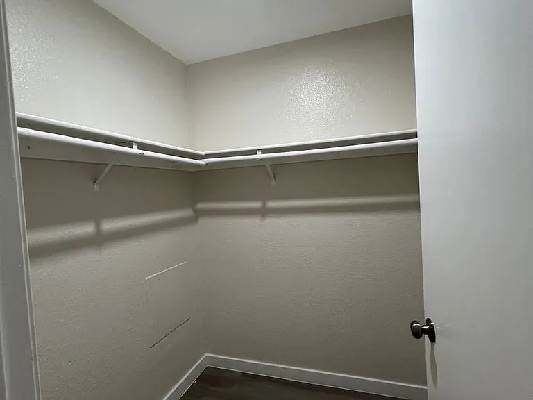 Columbus Apartments — Photo 12