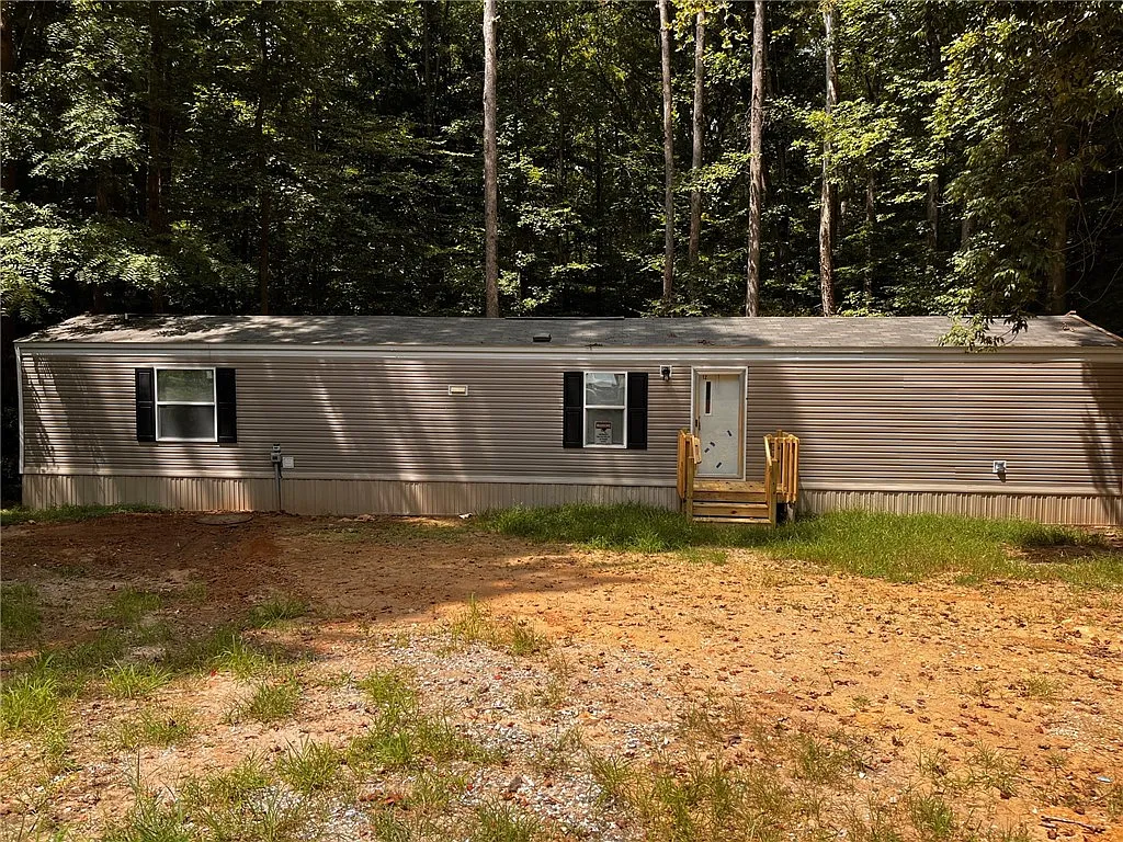 3 bed, 2.0 bath, $1,650 — Photo 1