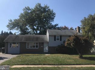 8 Darwin Rd, Newark, DE 19702