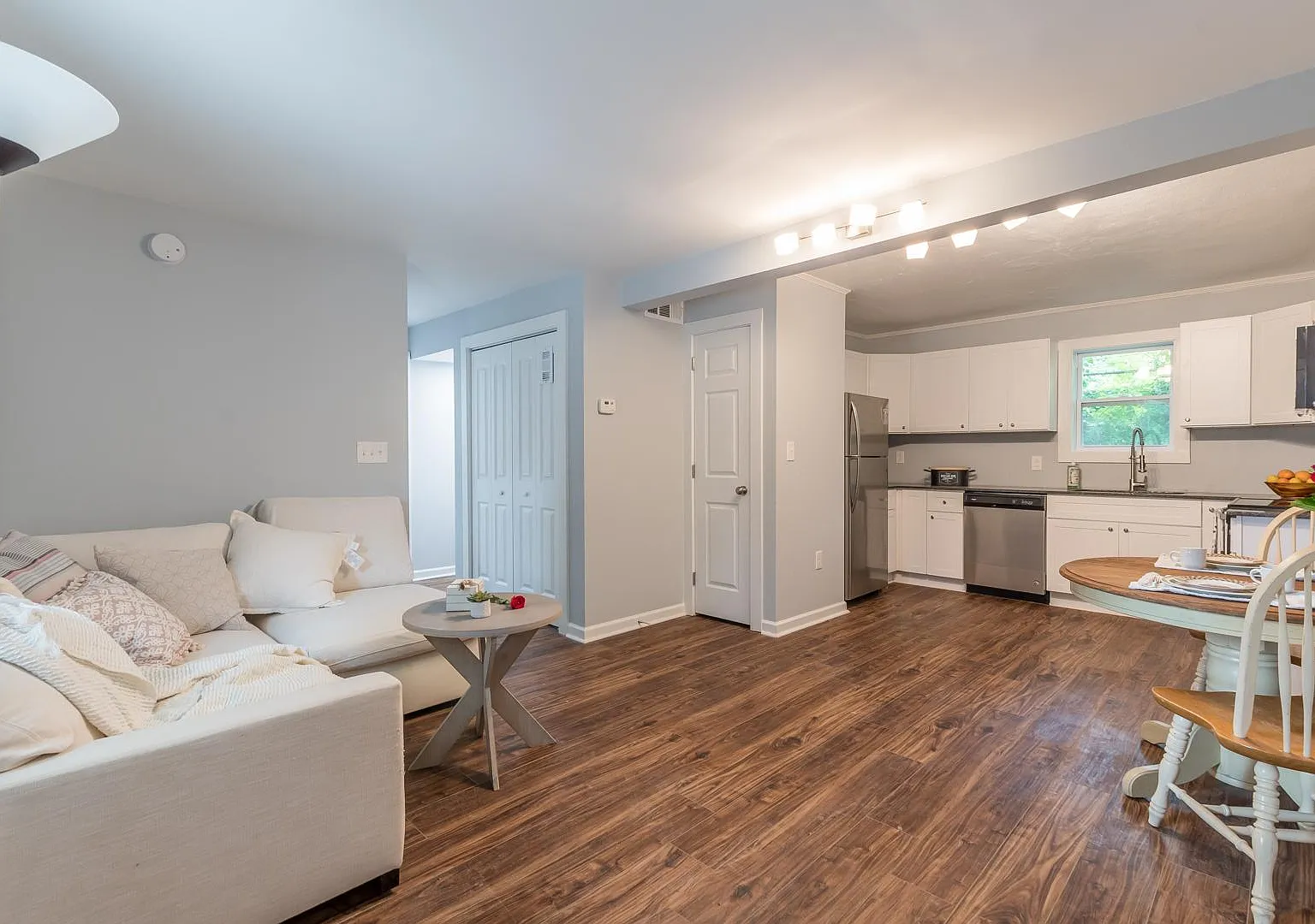 297 Burbank Dr NW — Photo 4
