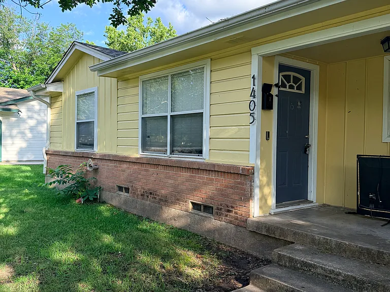1405 Tremont St — Photo 2