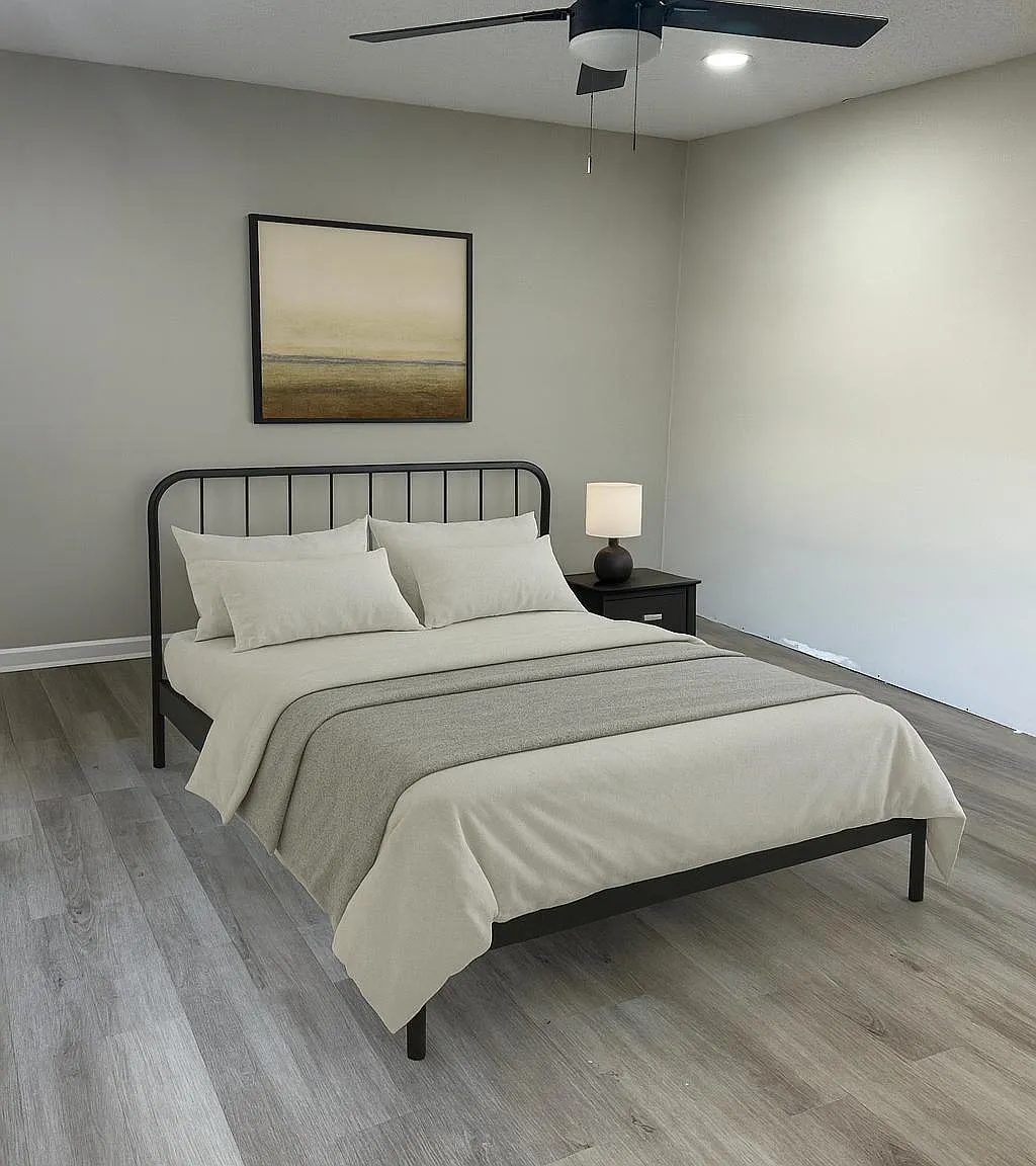 4 bed, 2.0 bath, 2000 sqft, $1,044 — Photo 1