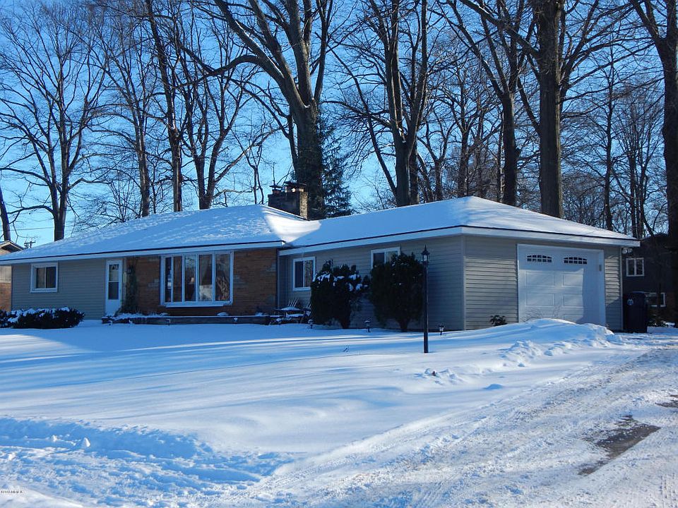 2nd image of 118 W 35th St