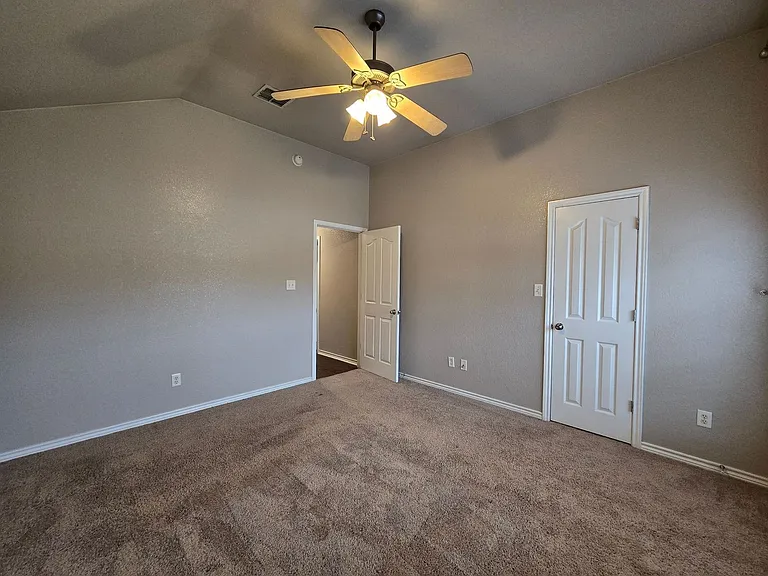 5609 Hunters Ridge Trl — Photo 23