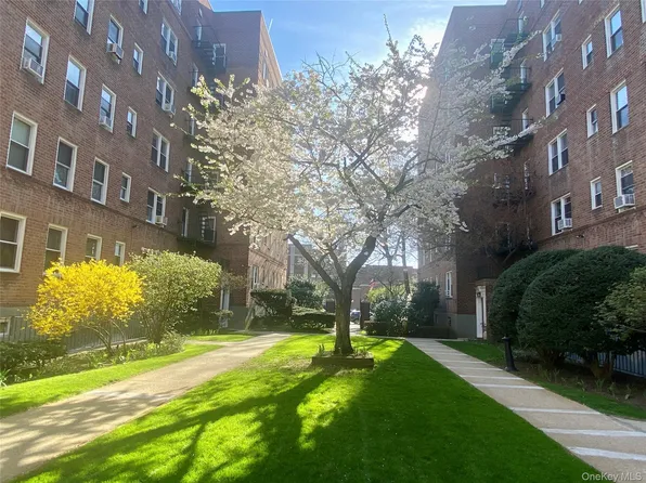 22 Mulford Place #5C, Hempstead, NY 11550