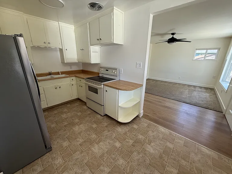1636 Hughes Cir — Photo 7
