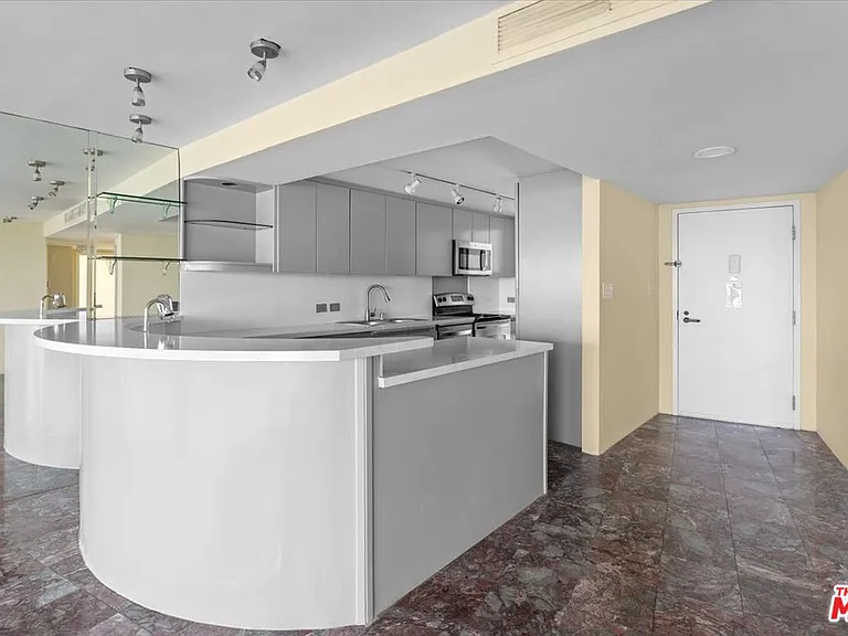 4265 Marina City Dr #101 — Photo 2