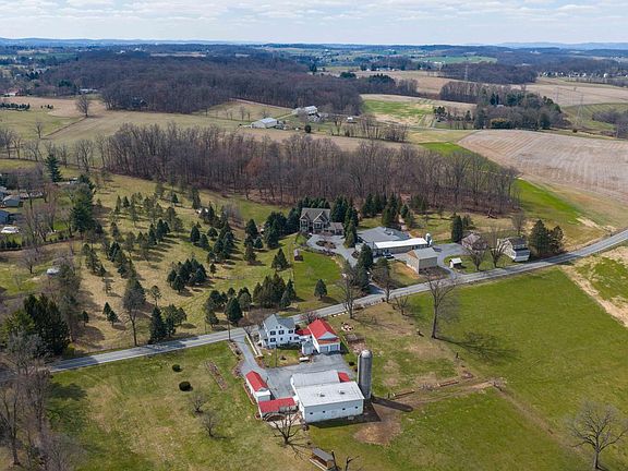 4th image of 841 Stracks Dam Rd