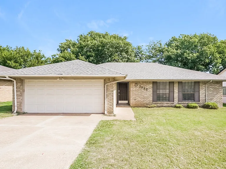 3400 Meadowmoor St — Photo 1