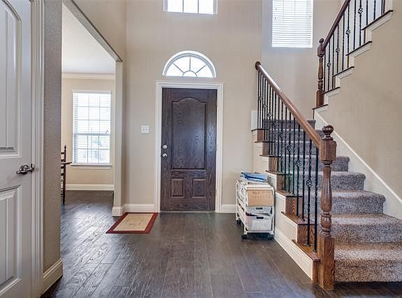 2nd image of 1003 Lombard Dr