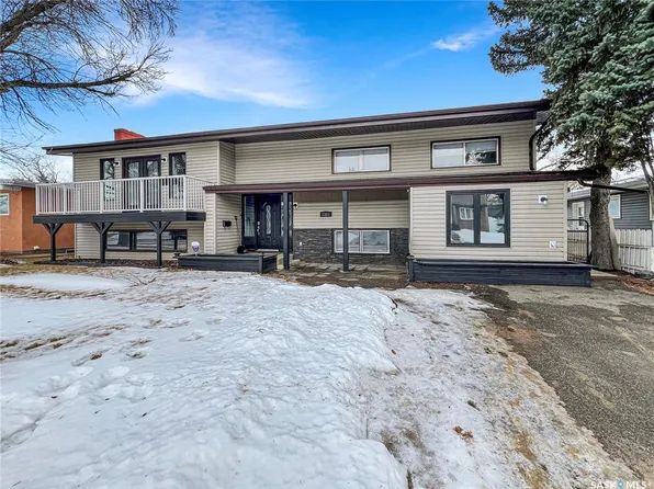 1311 JUBILEE DRIVE, Swift Current, SK S9H 2A5