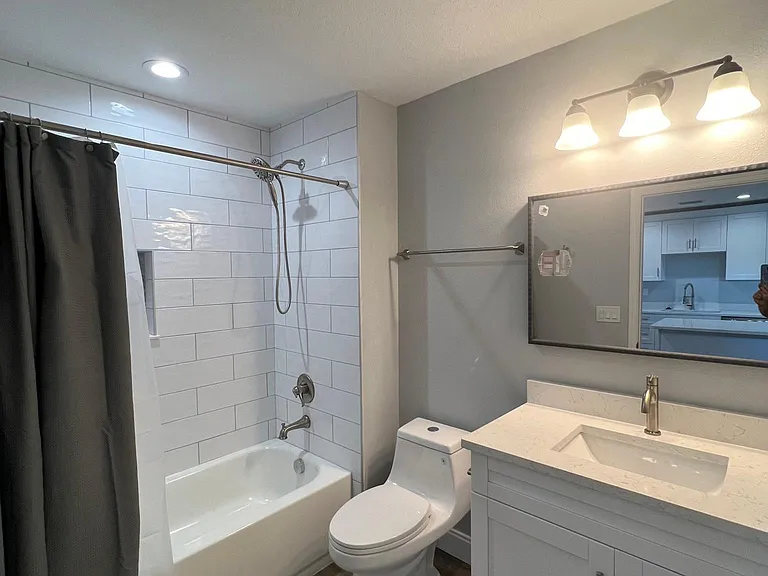 2736 W Chestnut St #2 — Photo 6
