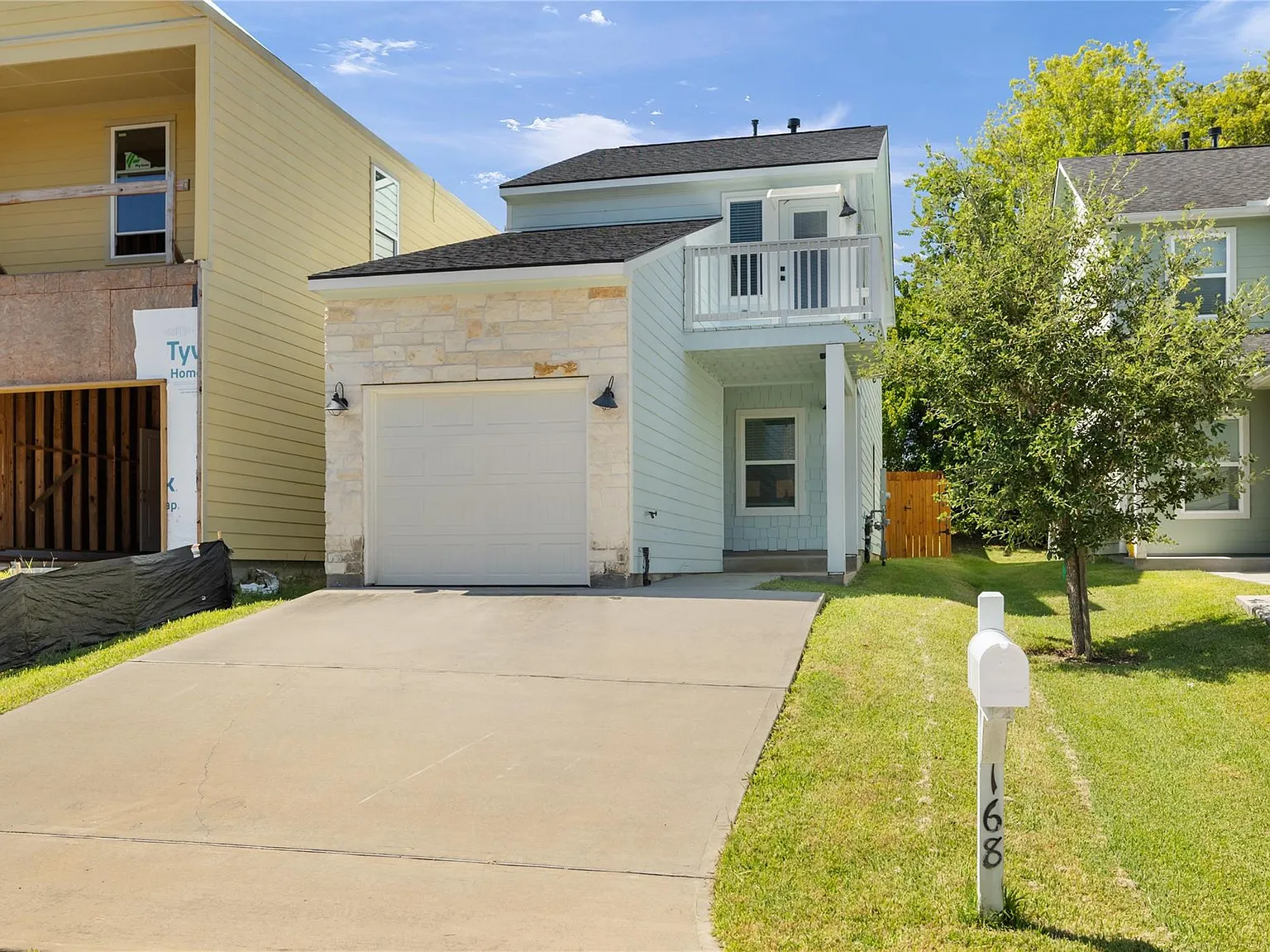2 bed, 1.5 bath, 1190 sqft, $2,000 — Photo 4