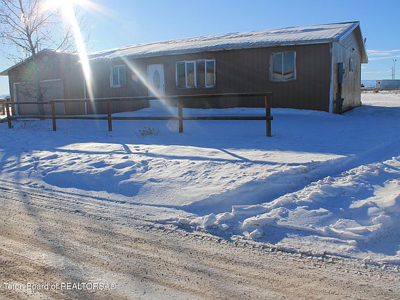 3rd image of 18 Meadow Canyon Dr