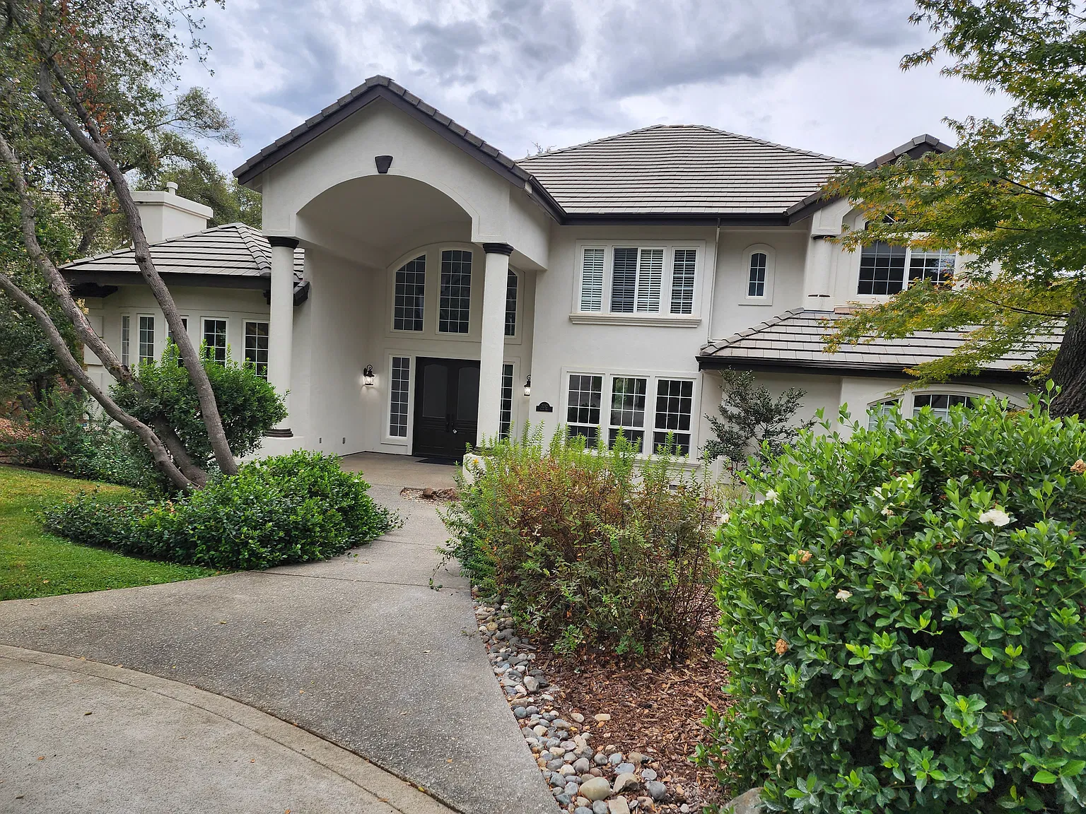 5 bed, 4340 sqft, $5,600 — Photo 1