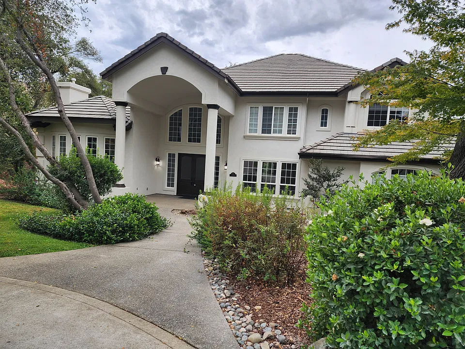 2212 Loch Way